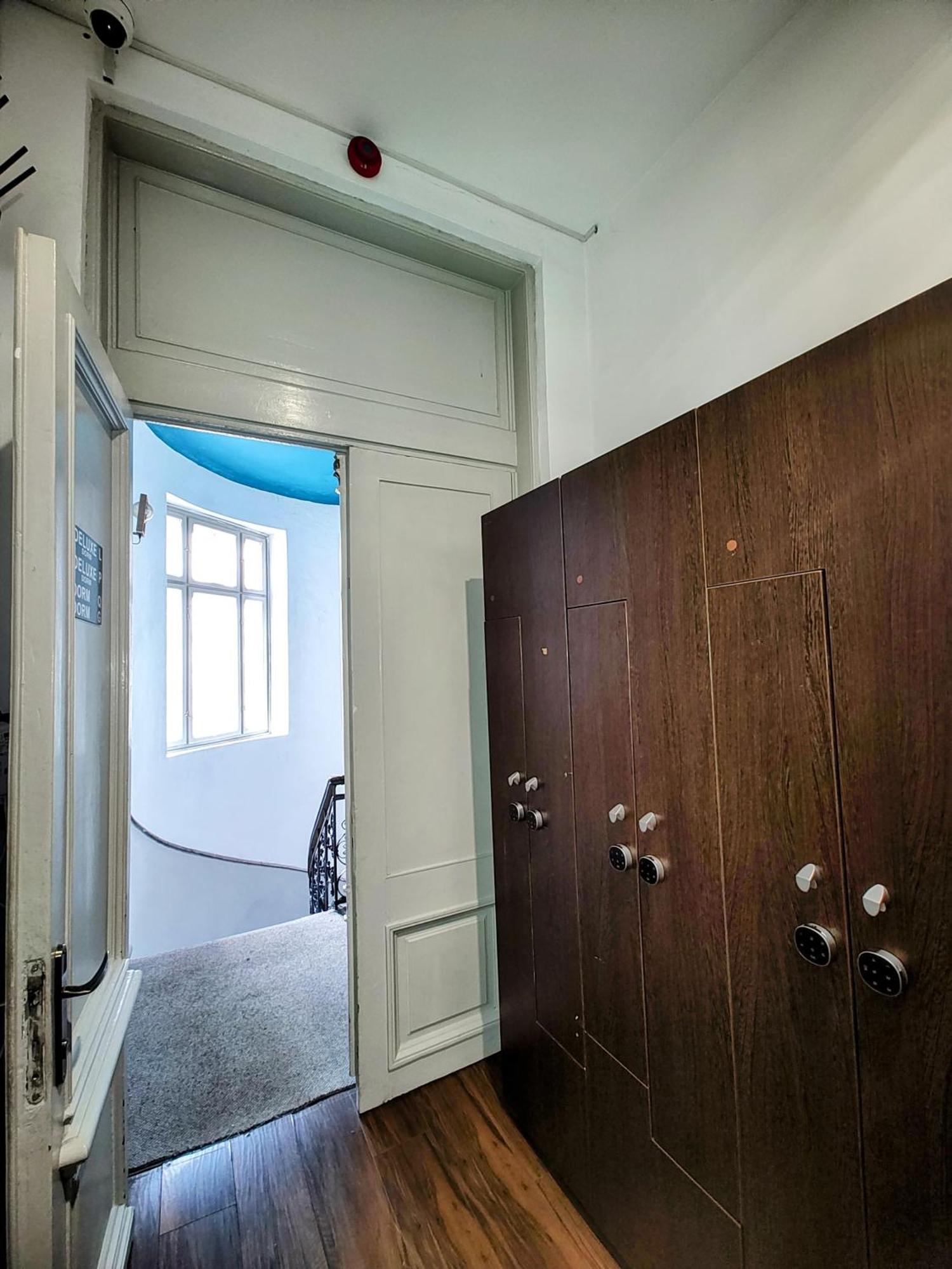 Antique Hostel Букурещ Екстериор снимка