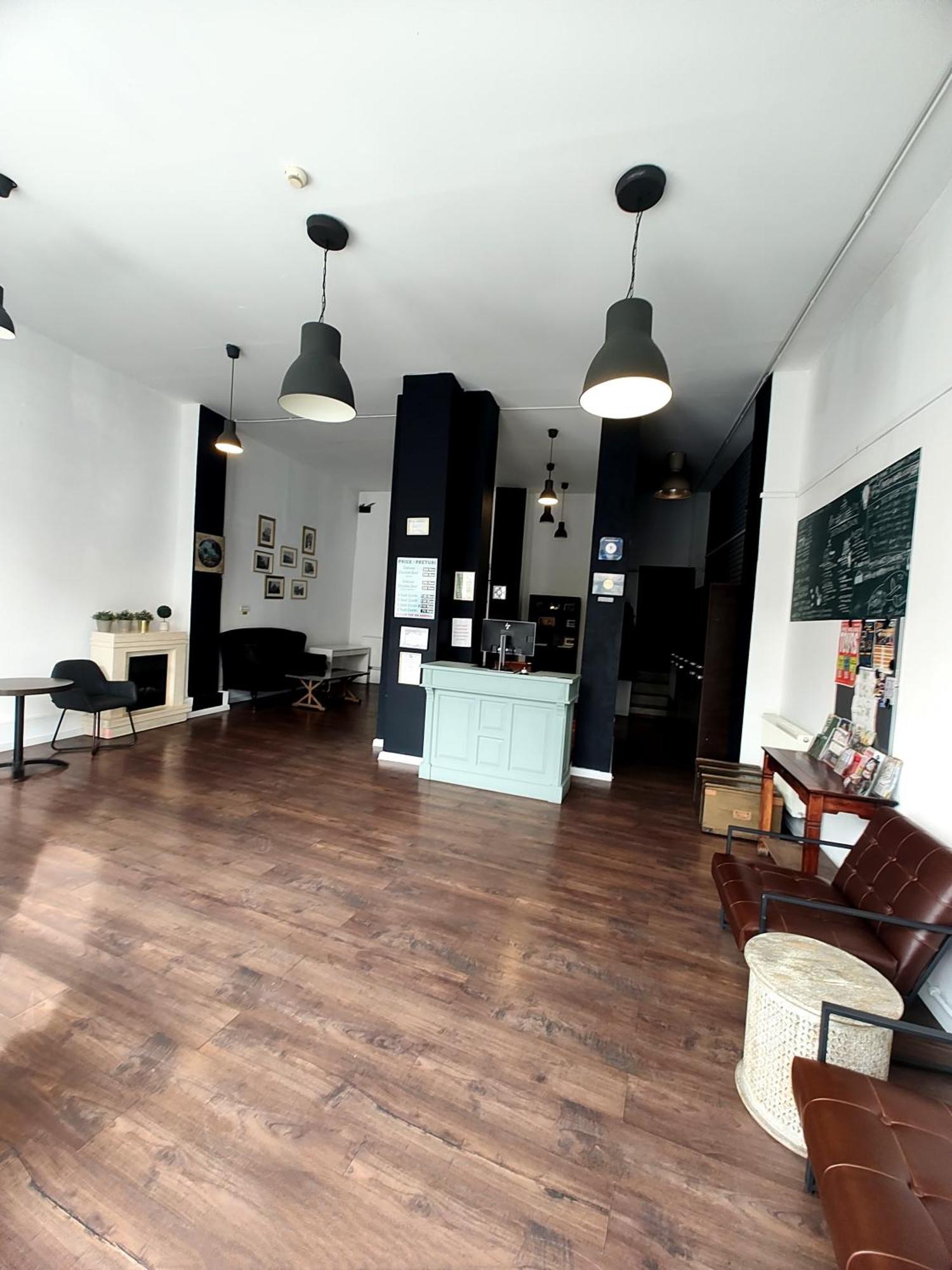 Antique Hostel Букурещ Екстериор снимка