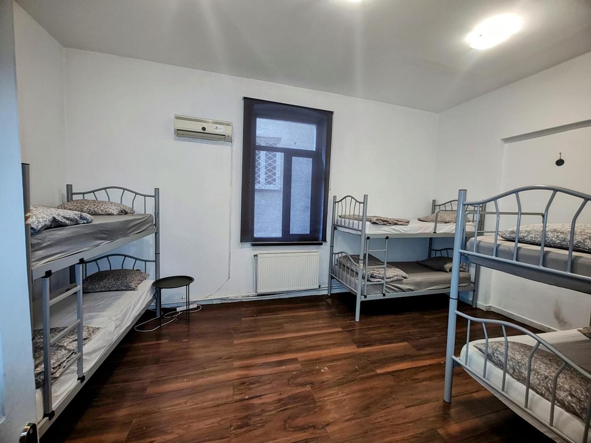 Antique Hostel Букурещ Екстериор снимка