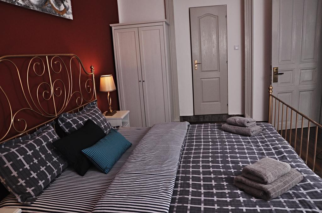 Antique Hostel Букурещ Стая снимка