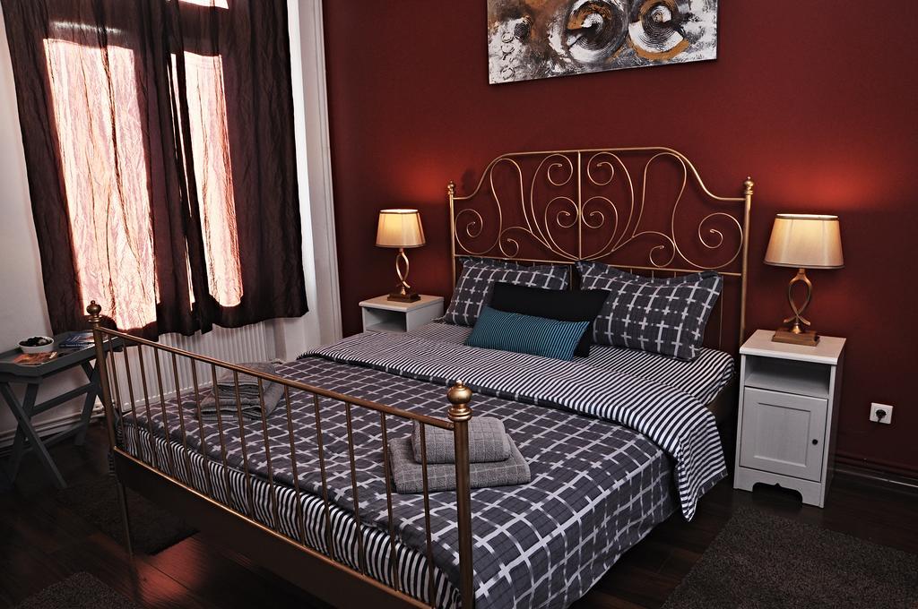 Antique Hostel Букурещ Стая снимка
