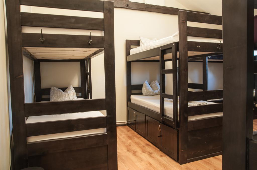 Antique Hostel Букурещ Стая снимка