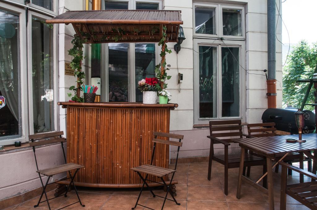 Antique Hostel Букурещ Стая снимка