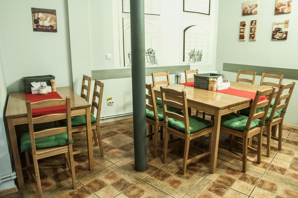 Antique Hostel Букурещ Екстериор снимка