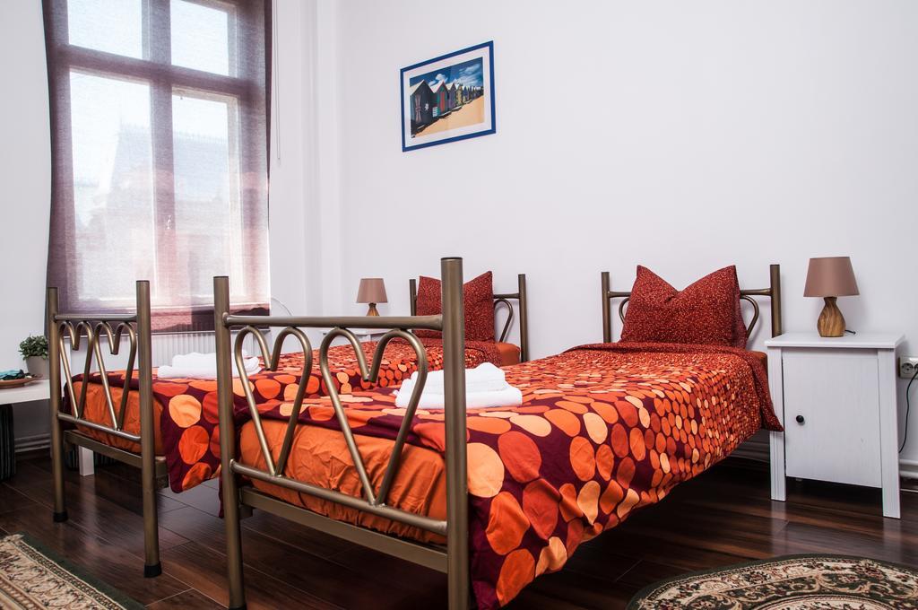 Antique Hostel Букурещ Стая снимка
