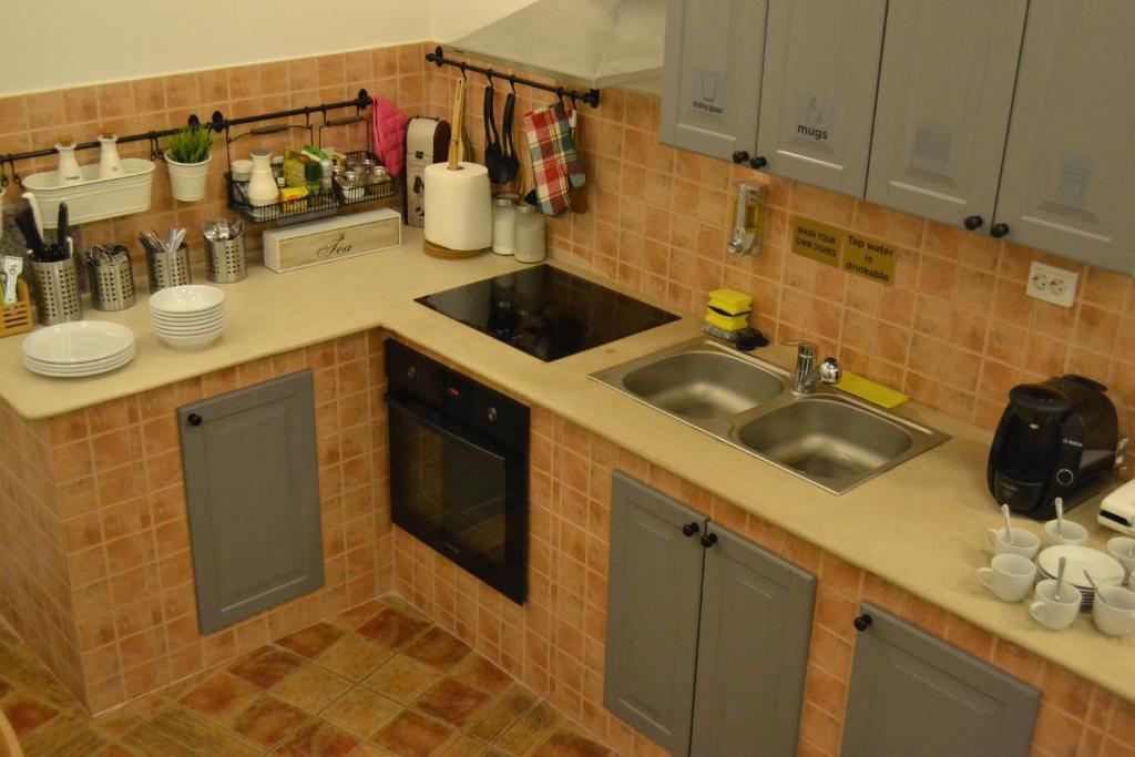 Antique Hostel Букурещ Екстериор снимка
