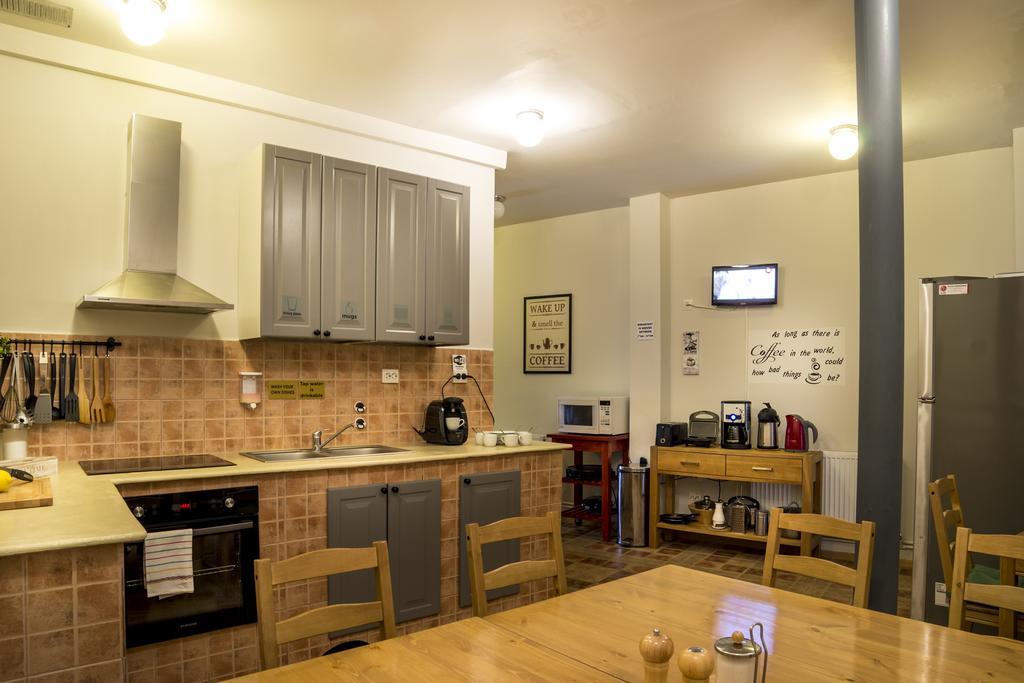 Antique Hostel Букурещ Екстериор снимка